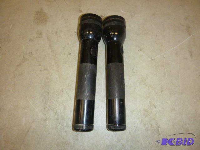 lot 38 image: 2 Mag Flashlights ...