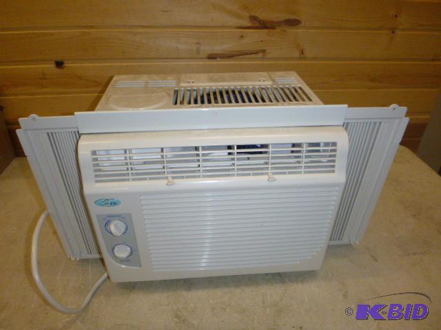 lot 41 image: Perfect Air Air Conditioner 5,000 BTU - teste...