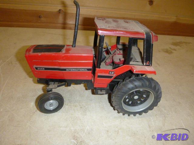 lot 46 image: International 5088 Metal Tractor...