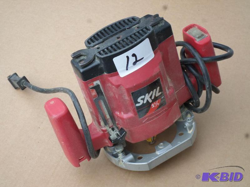 lot 12 image: Skil 1.75HP 120Volt Router...