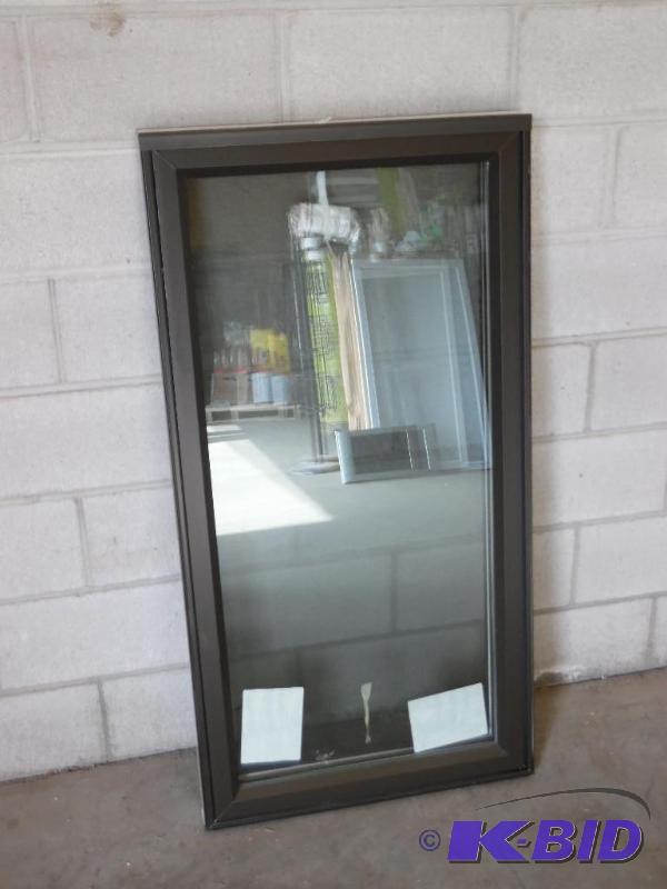 lot 126 image: New 25.75&quotx49.75" Crank Open Vinyl ...