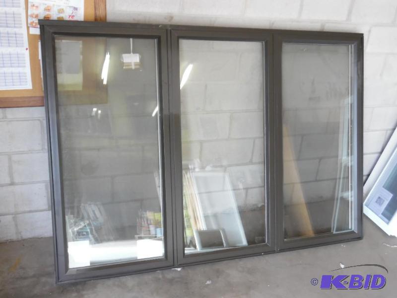 lot 128 image: New 81.75&quotx56.75" Crank Open Vinyl ...