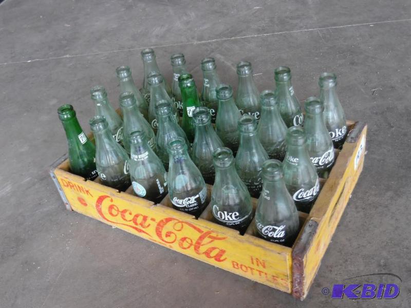 lot 143 image: Vintage Coca-Cola 12-Pack Wooden Case With Co...