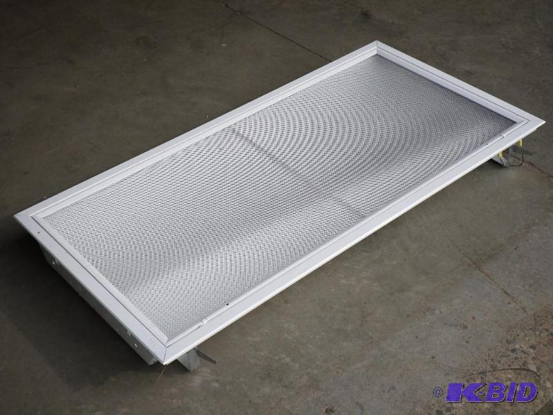 lot 38 image: New 48" 3-Light Flourescent Shop Lights,...