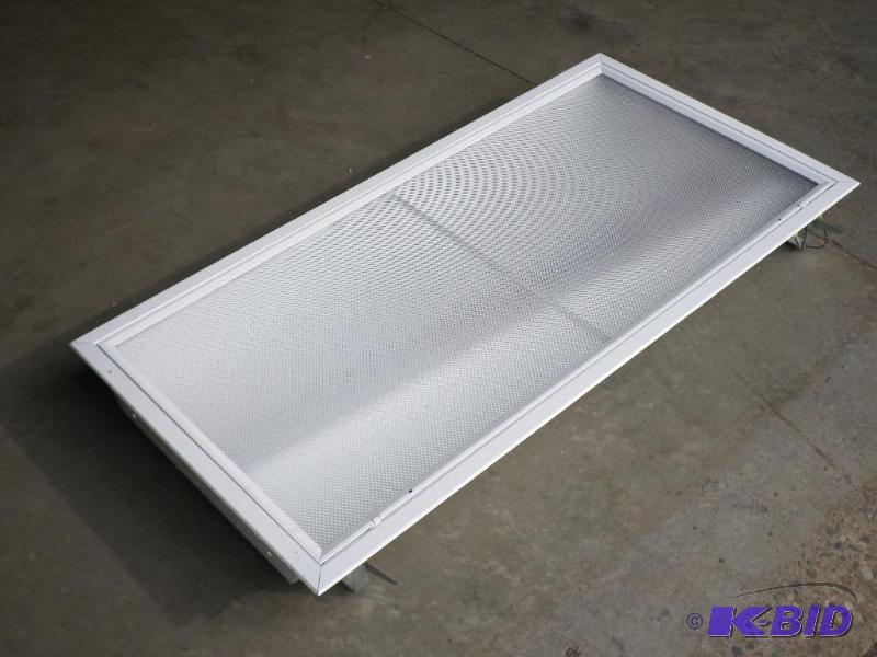 lot 40 image: New 48" 3-Light Flourescent Shop Lights,...