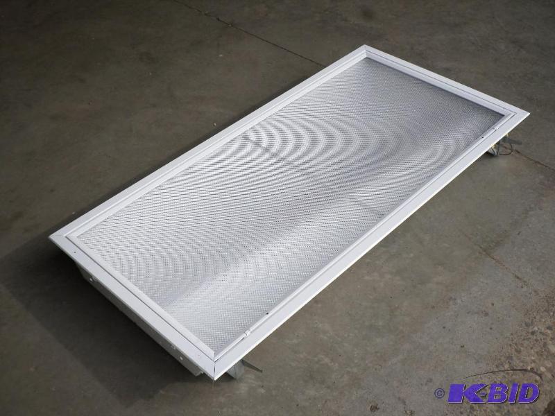 lot 41 image: New 48" 3-Light Flourescent Shop Lights,...