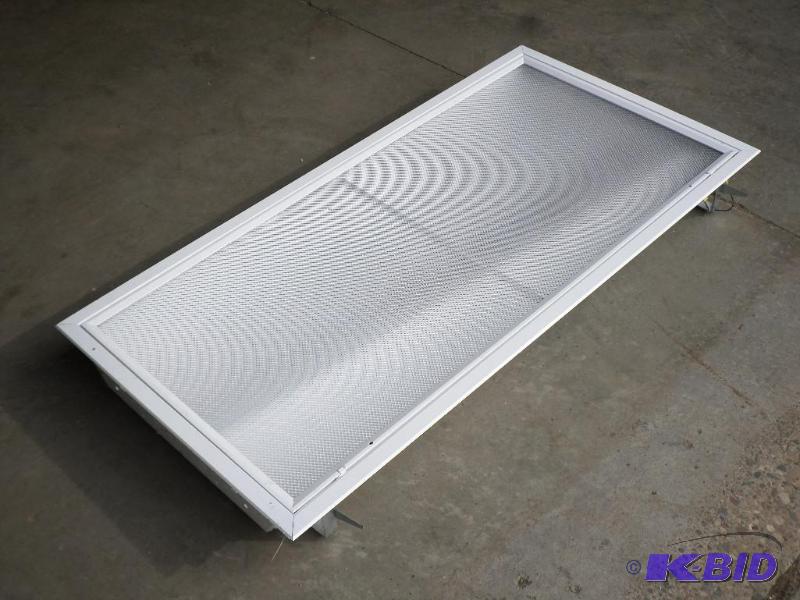 lot 42 image: New 48" 3-Light Flourescent Shop Lights,...