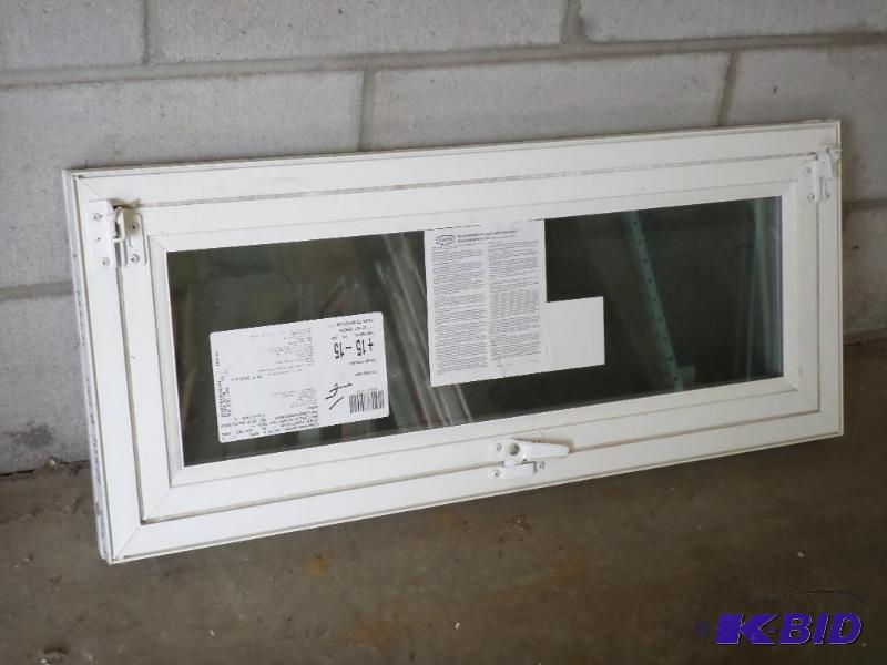 lot 83 image: New 13.5&quotx31.5" White Vinyl Basemen...