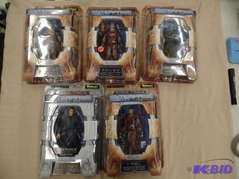 lot 1 image: Star Trek Enterprise Figures