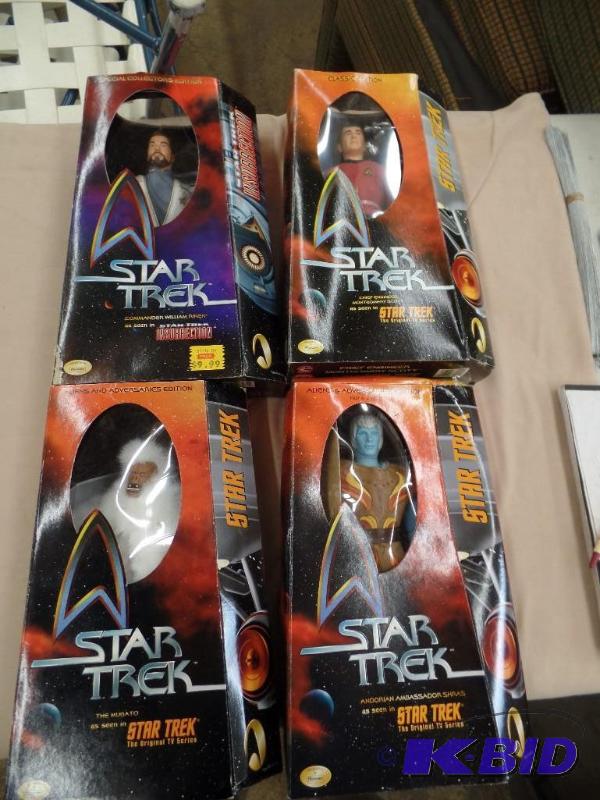 lot 14 image: Star Trek Figures