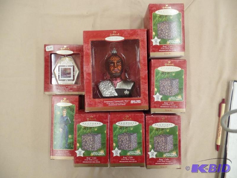 lot 16 image: Star Trek Ornaments