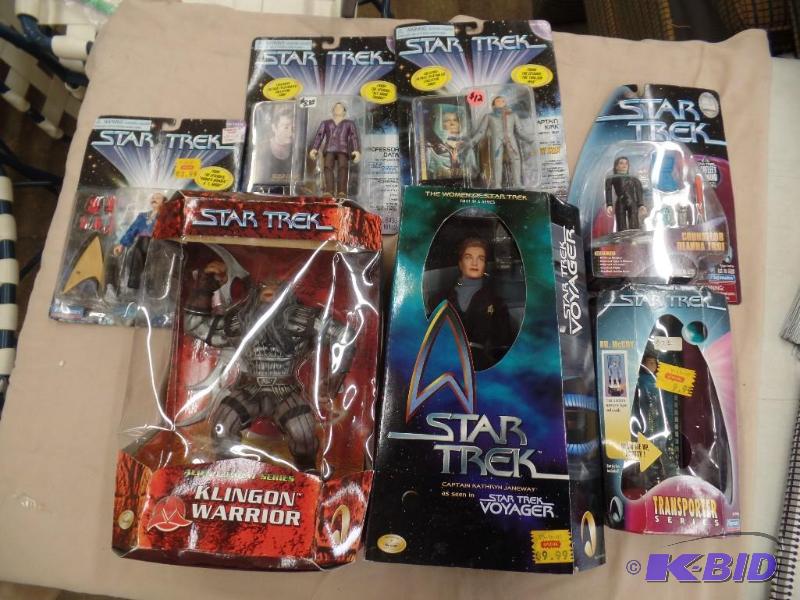 lot 20 image: Star Trek Figures