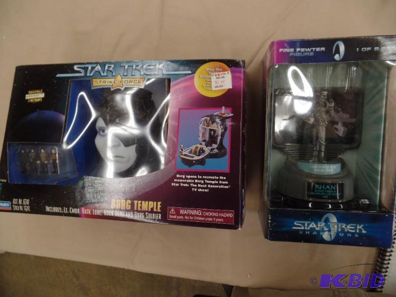 lot 21 image: Star Trek Figures
