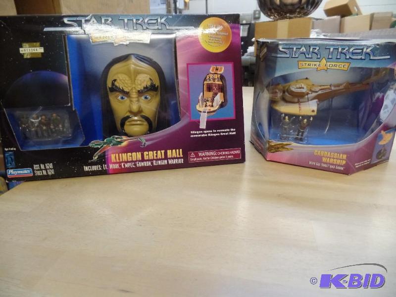 lot 46 image: Star Trek Toys