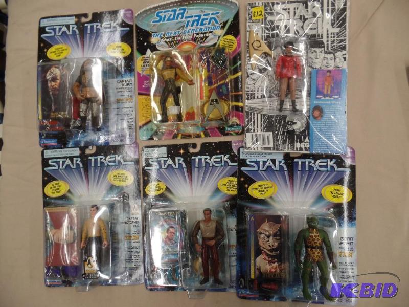 lot 51 image: Star Trek Figures