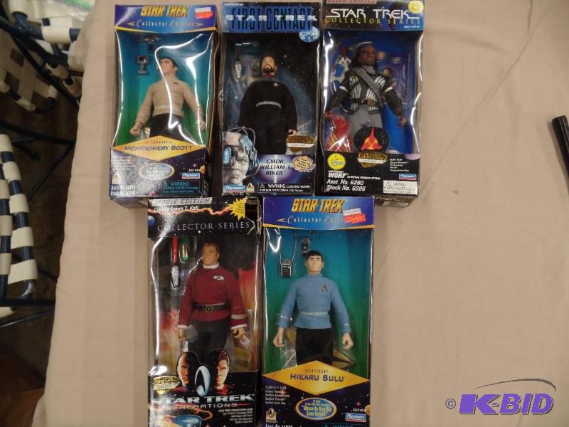 lot 52 image: Star Trek Figures