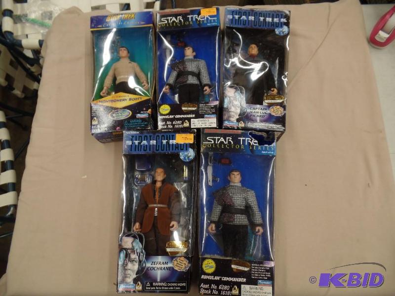 lot 53 image: Star Trek Figures