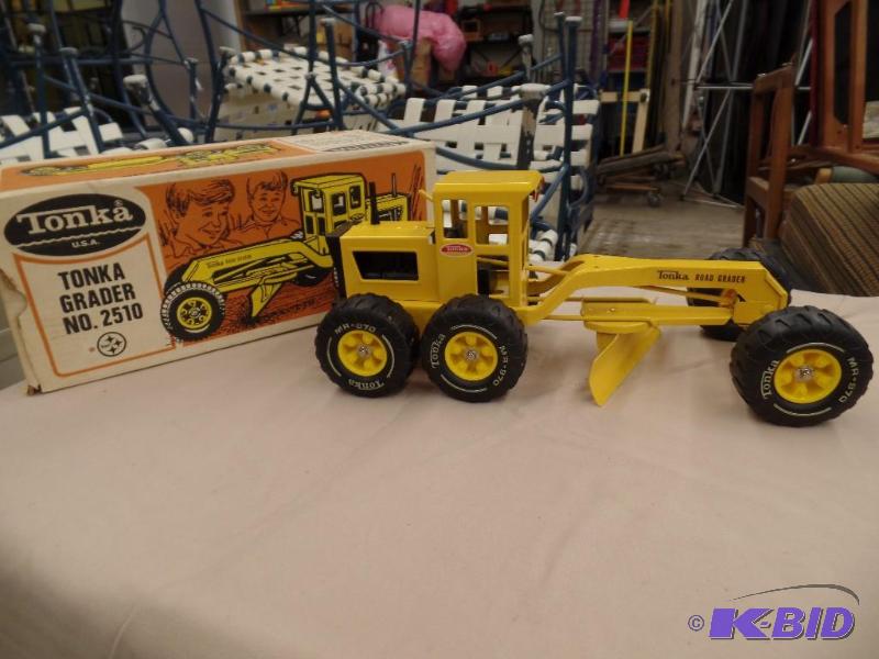 lot 62 image: Tonka Road Grader