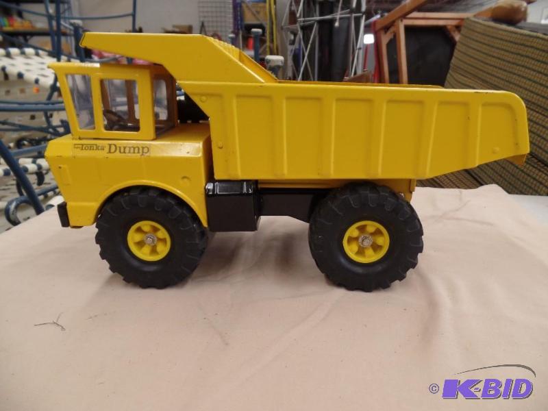 lot 65 image: Tonka Truck