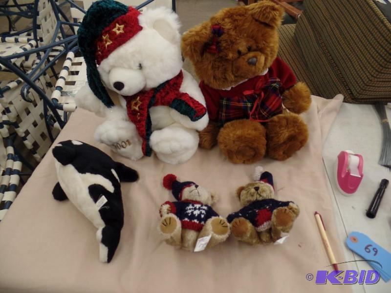 lot 69 image: Stuffed Animals