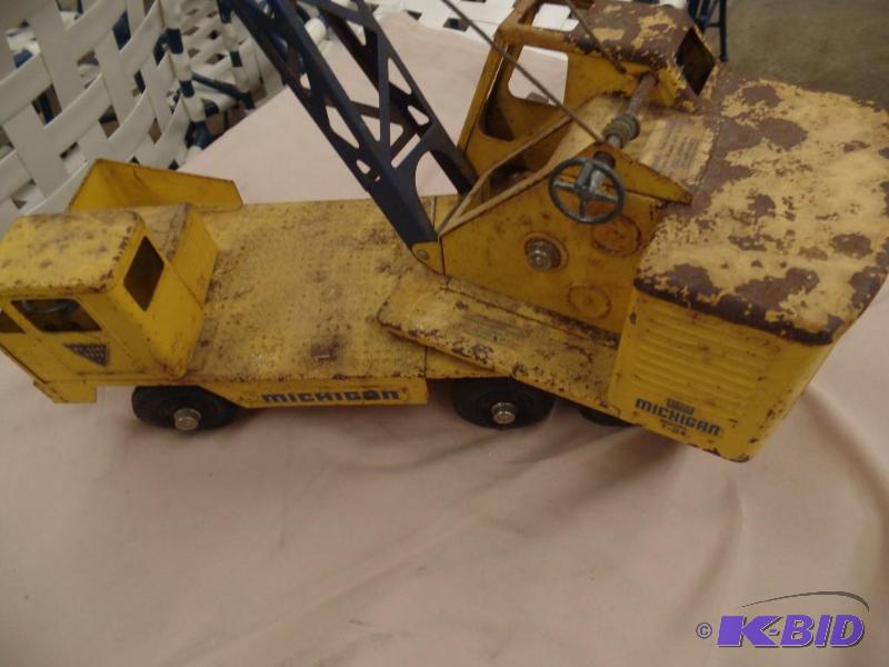 lot 71 image: Model Crane