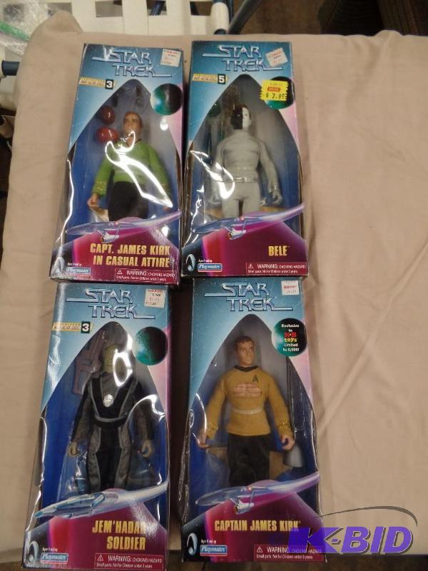 lot 9 image: Star Trek Figures