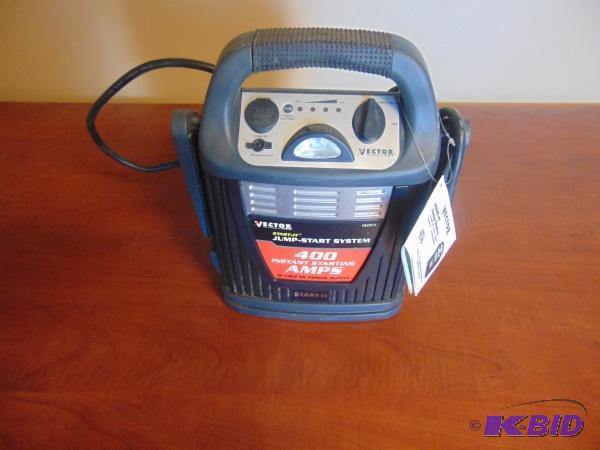 lot 14 image: Vector 400 AMP Jumper Box   Appears to be new...