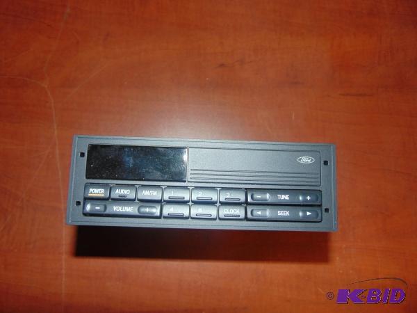 lot 29 image: Factory Ford Radio...