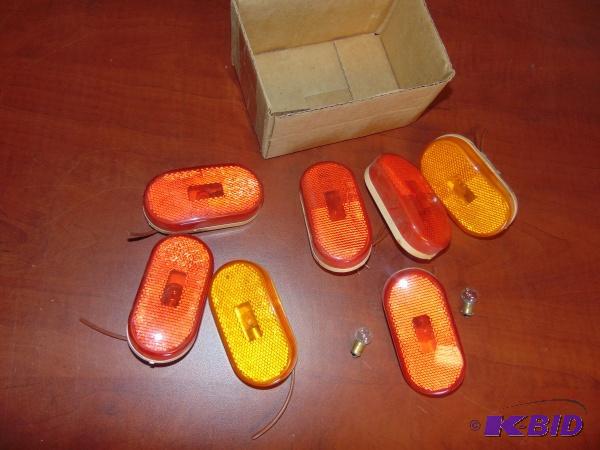 lot 44 image: (7) Small Oval Trailer Lights   (2) Orange  (...