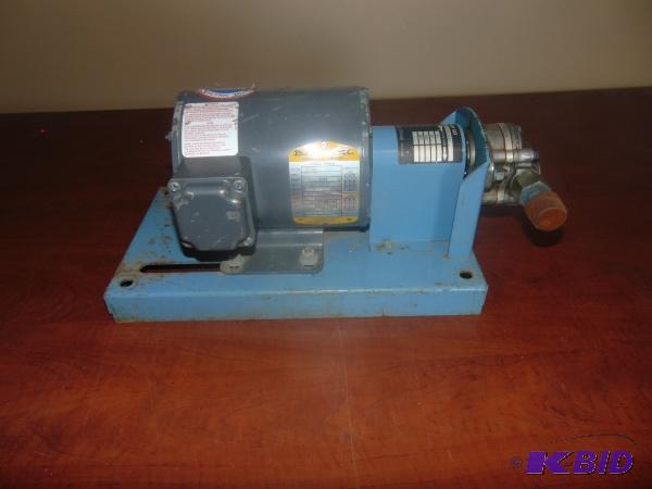 lot 90 image: Oil Transfer Pump   Owner states works fine ...