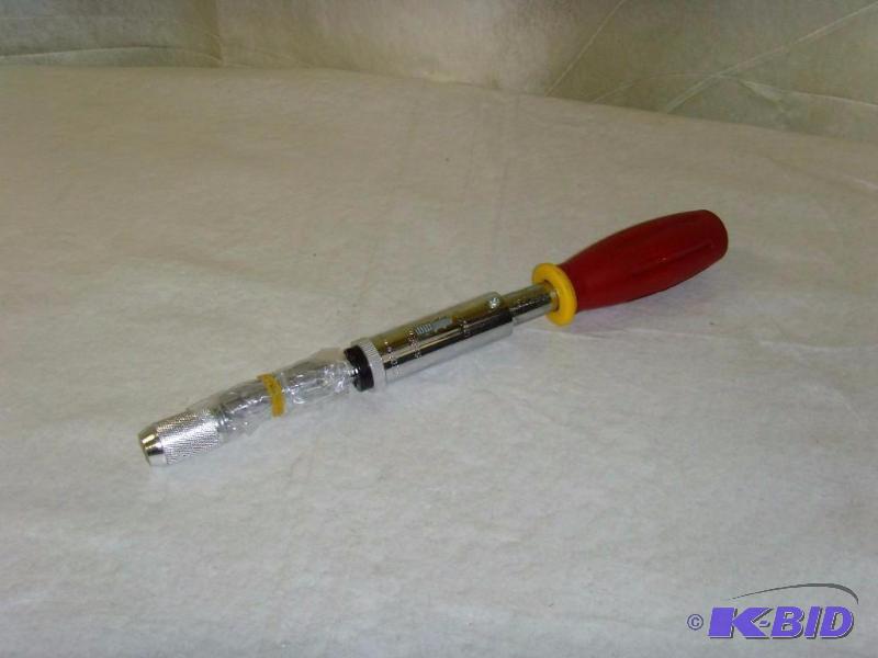 lot 251 image: Push N Pull Screwdriver with 2 Bits