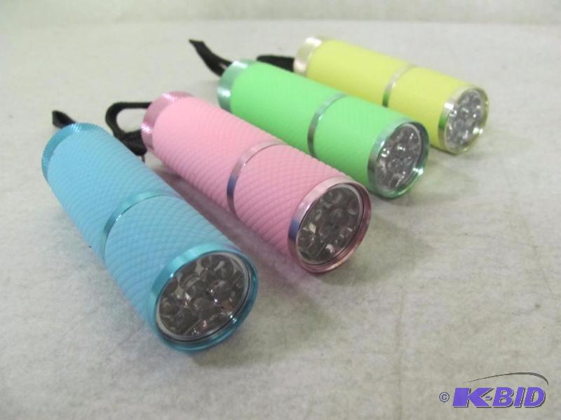 lot 268 image: Glow In The Dark LED Flashlight Set