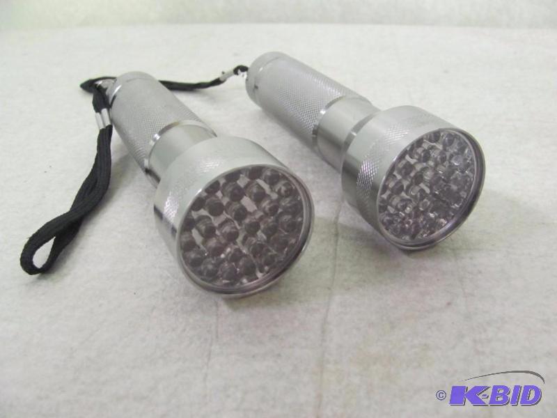 lot 275 image: 28 LED Aluminum Flashlight Set of 2