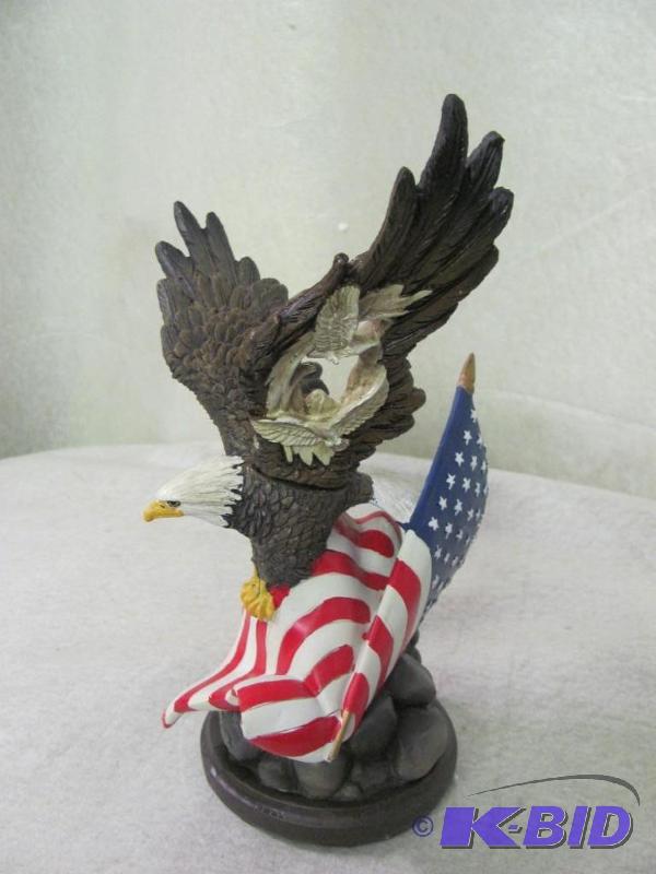 lot 3 image: American Flag Eagle Knife Figurine