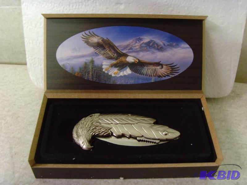 lot 67 image: Soaring Bald Eagle Knife & Case