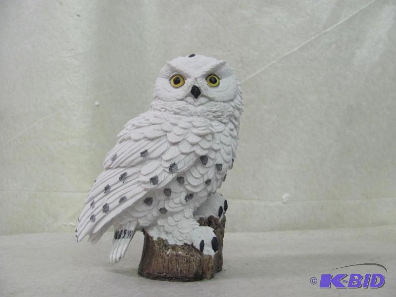 lot 9 image: Solar Power Snowy Owl Light