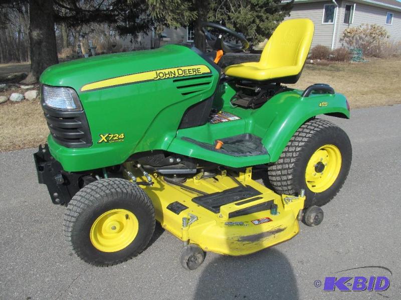 John Deere X724