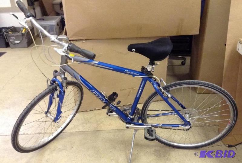 Mens 21 Cypress 6061 Allux Bike by GIANT