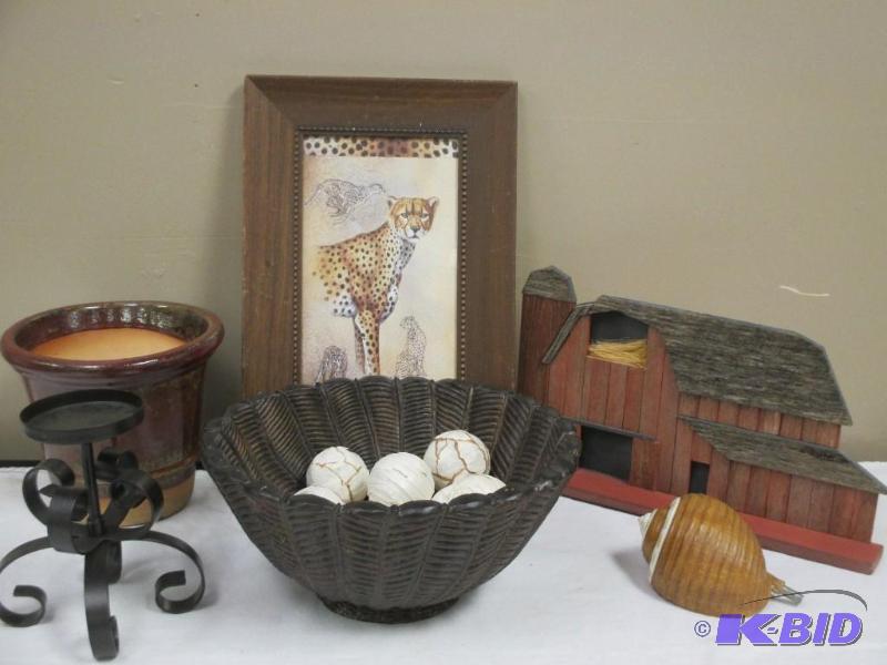 lot 17 image: Lot of home decor