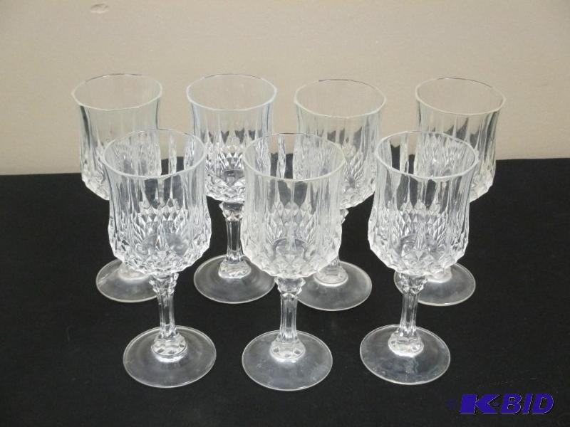lot 2 image: Lot of 7 glass stemware