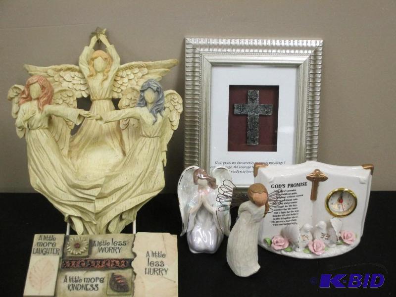 lot 21 image: Lot of religious home decor