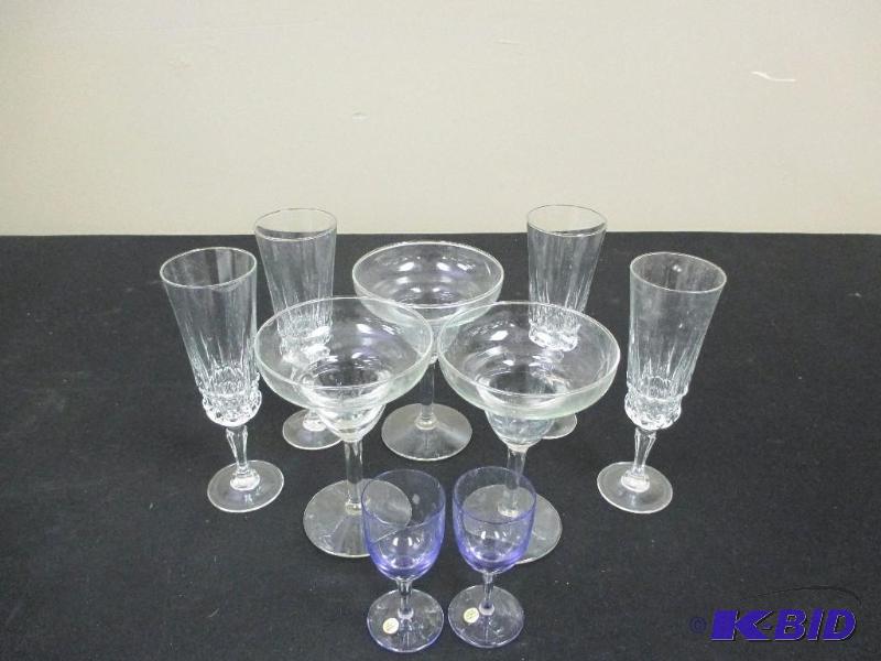 lot 22 image: Lot of glassware