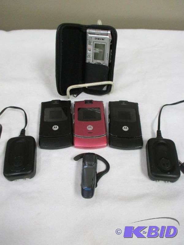lot 27 image: lot of cell phones, portable recorder, blue tooth