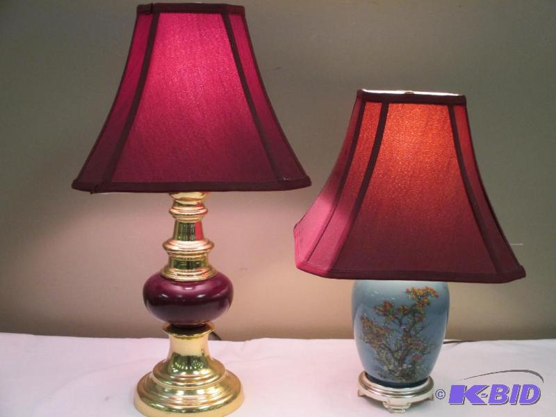 lot 30 image: Lot of two lamps