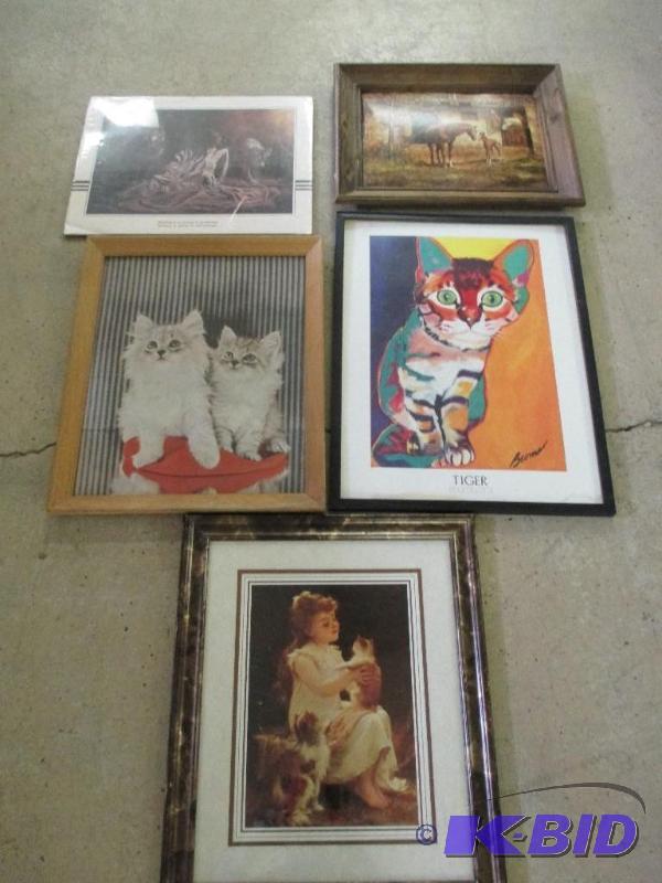 lot 32 image: Large lot of animal pictures