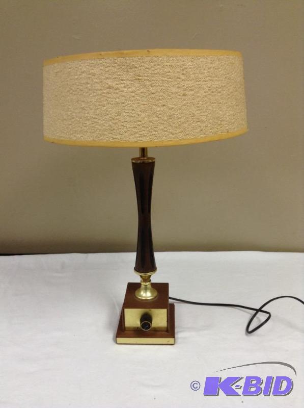 lot 39 image: Vintage 1960s Table Lamp