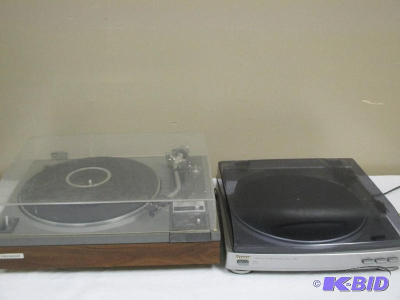 lot 4 image: lot of 2 turntables