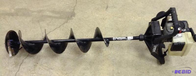 lot 49 image: Tecumseh Mag 2000 Ice Auger