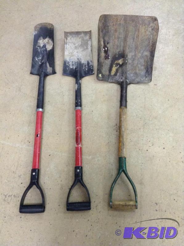 lot 62 image: Lot of 3 Shovels