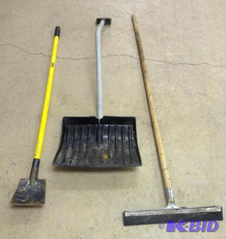 lot 65 image: Lot of Handled Tools